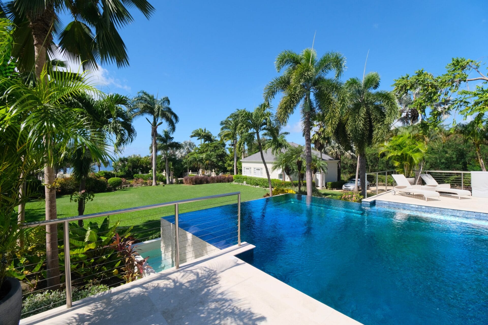 Cottage guests may access the main house pool once the main house is unoccupied.